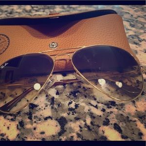 Like new RayBan aviators with case